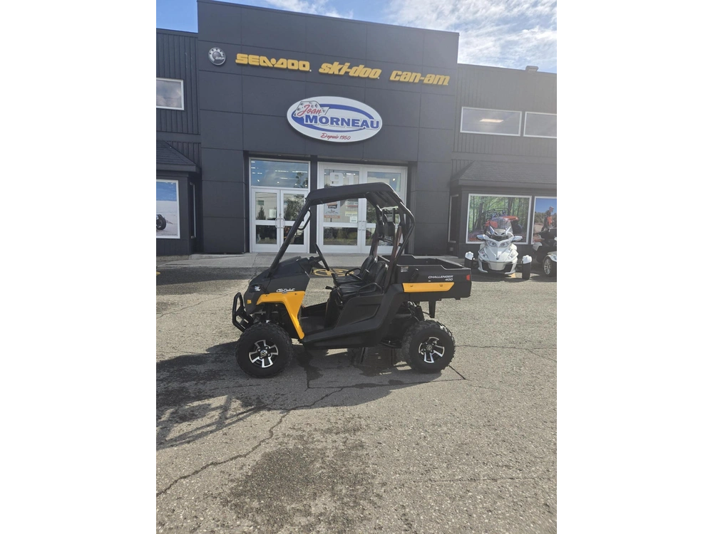 Cub Cadet Challenger 400 2016 alt
