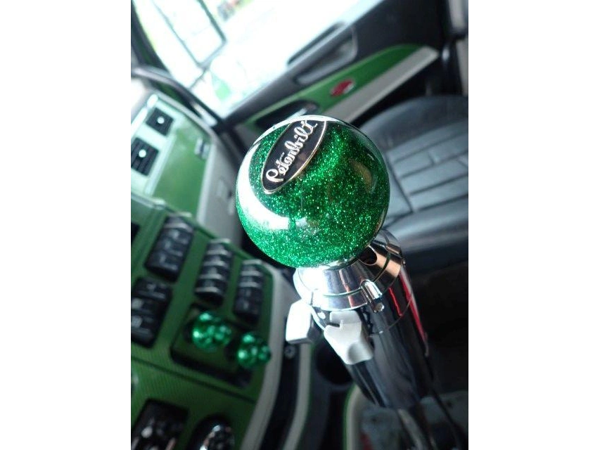 Peterbilt 589 2025