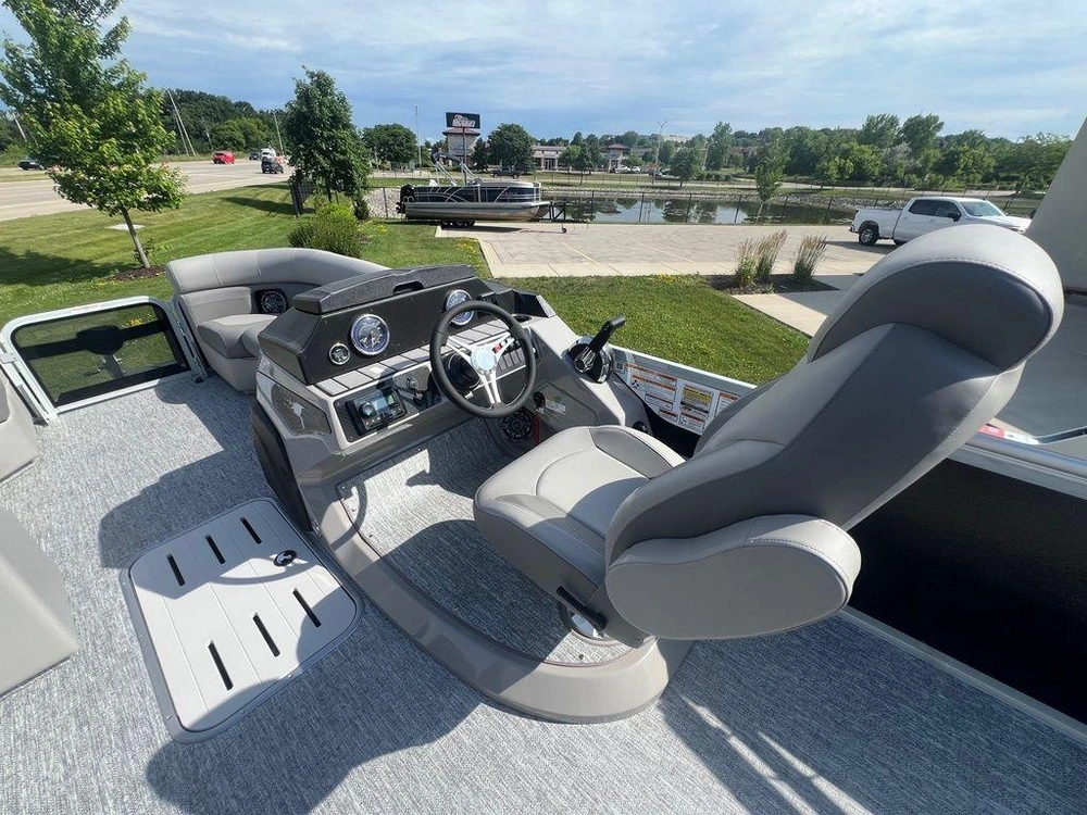2025 Premier 230 Sunsation Re alt