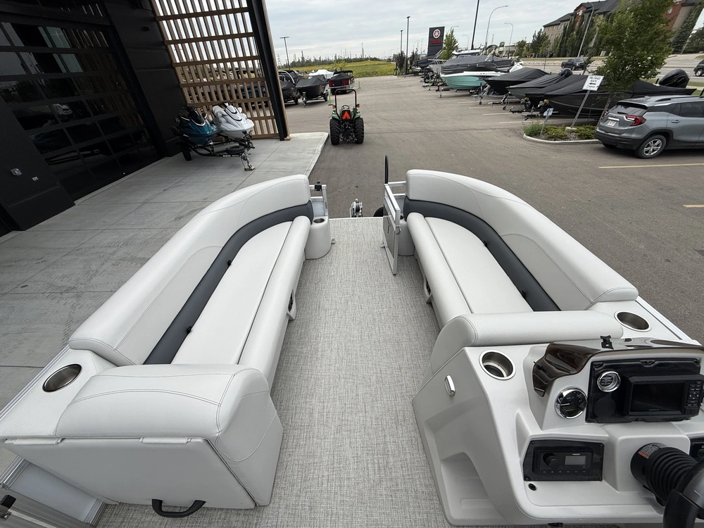 2025 Tahoe 2380ql alt