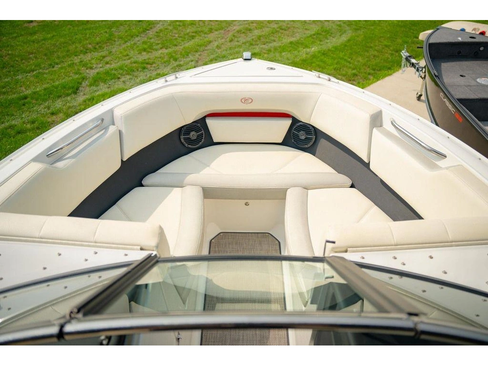 2018 Cobalt Boats Cs23 alt