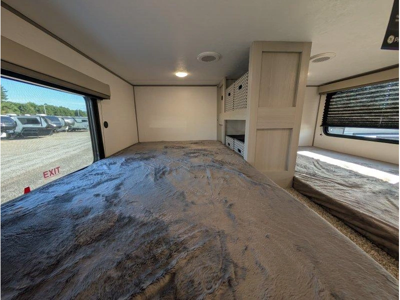 Coachmen Catalina 42condo 2027 alt