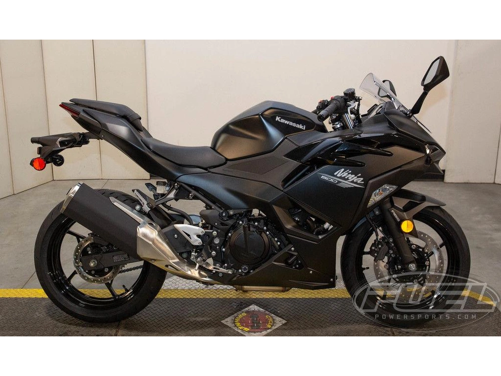 2026 Kawasaki Ninja® 500 Abs Metallic Flat Spark Black alt