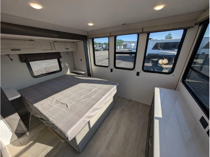 Coachmen Catalina 42condo 2027 alt