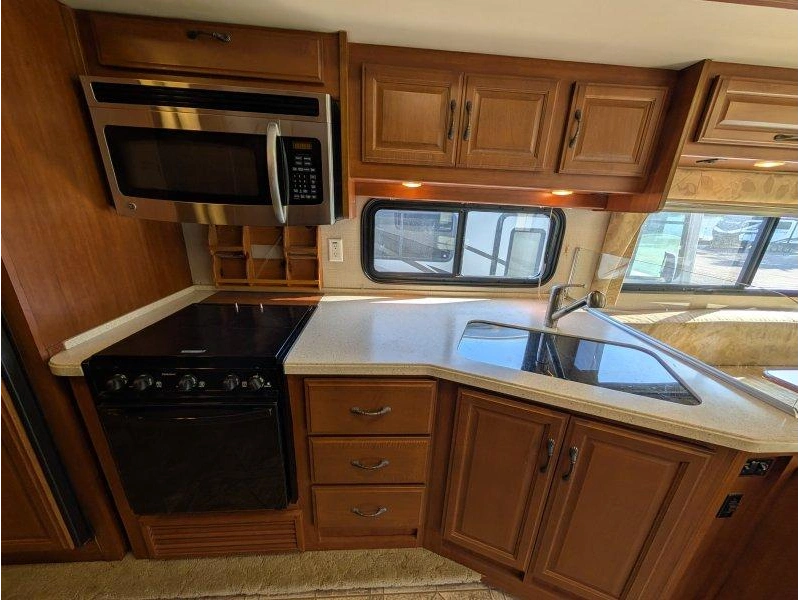 Fleetwood Bounder 33u 2011 alt