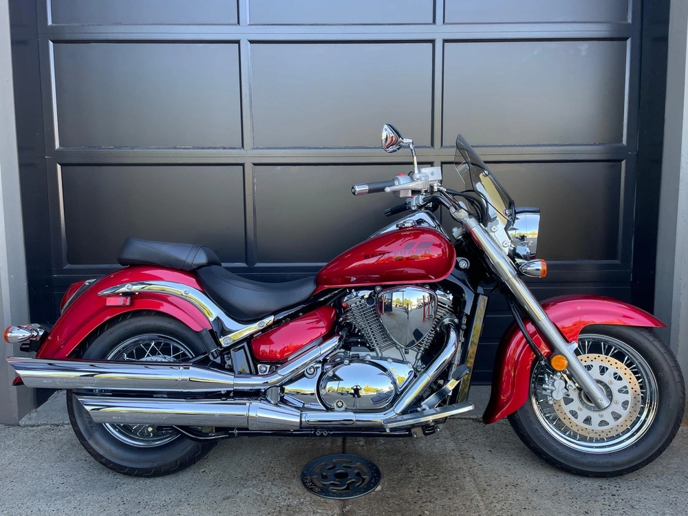 2024 Suzuki Boulevard C50 alt