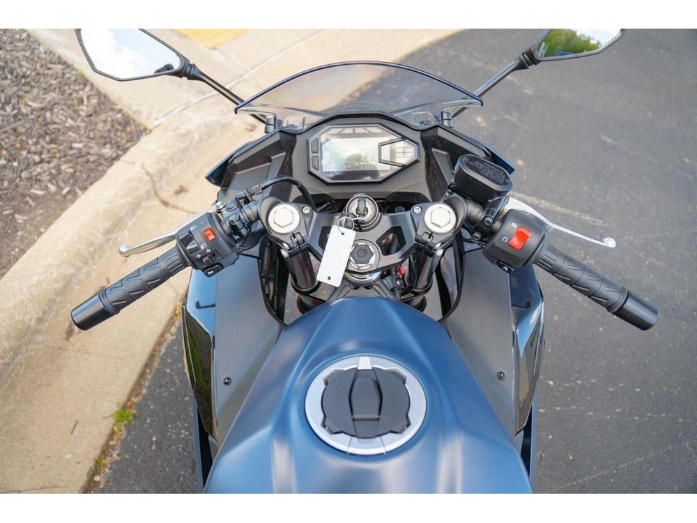 2026 Kawasaki Ninja® 500 Abs Metallic Matte Twilight Blue alt
