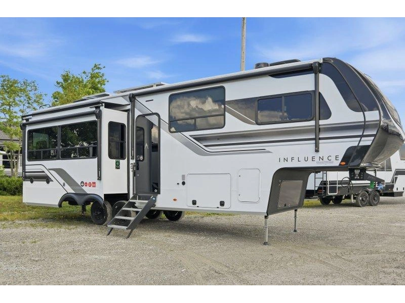 Grand Design Influence 2903rl 2027 alt