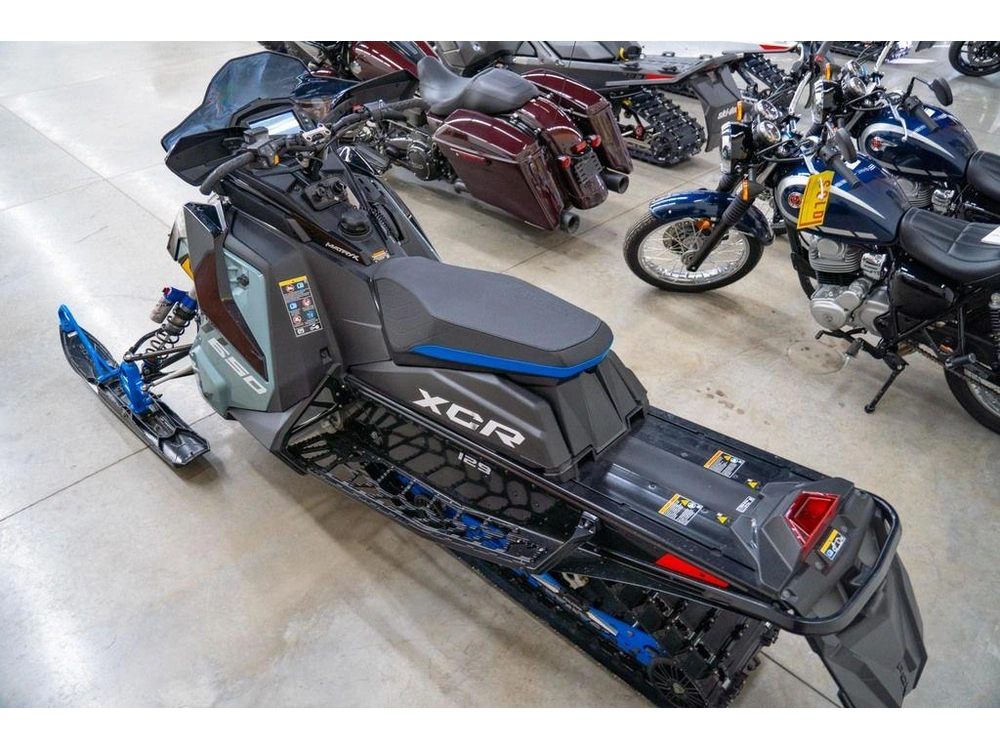 2026 Polaris 650 Indy Xcr 129 Gloss Black / Blue Dusk alt
