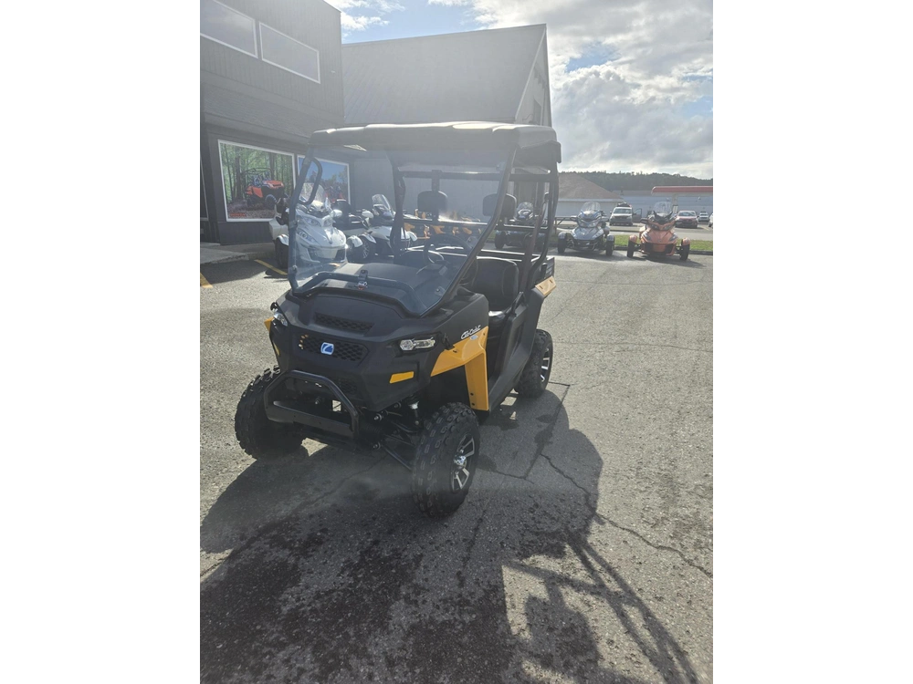 Cub Cadet Challenger 400 2016 alt