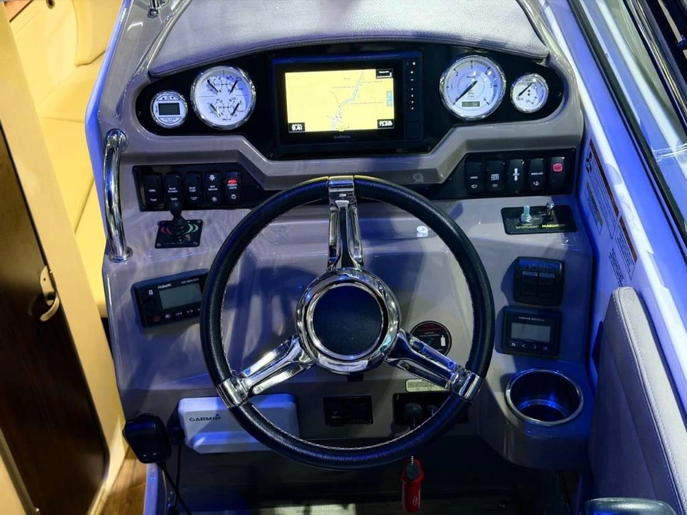 Regal 28 Express 2018 alt