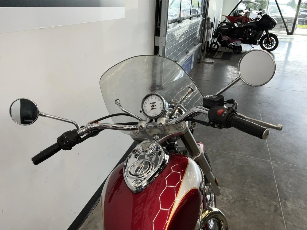 2002 Triumph Bonneville America alt