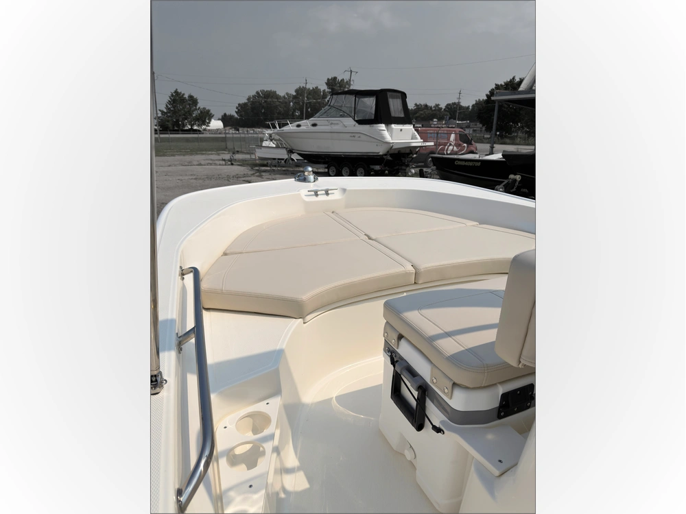 2027 Boston Whaler 170 Montauk