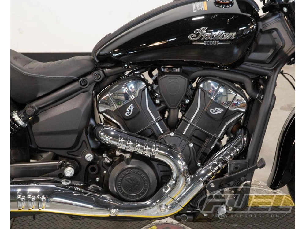 2025 Indian Motorcycle Scout® Classic Black Metallic alt