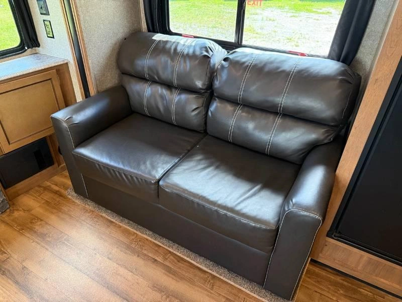 Coachmen Catalina 333rets 2019 alt
