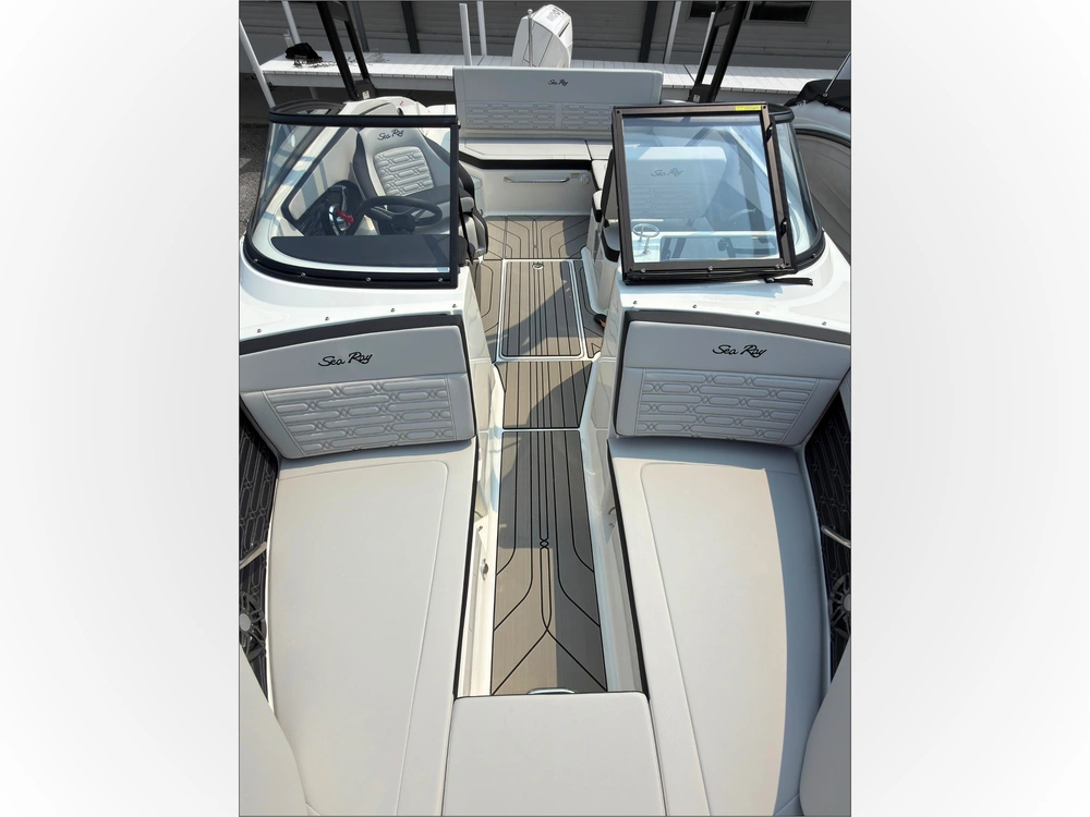 2027 Sea Ray Spo 210 alt