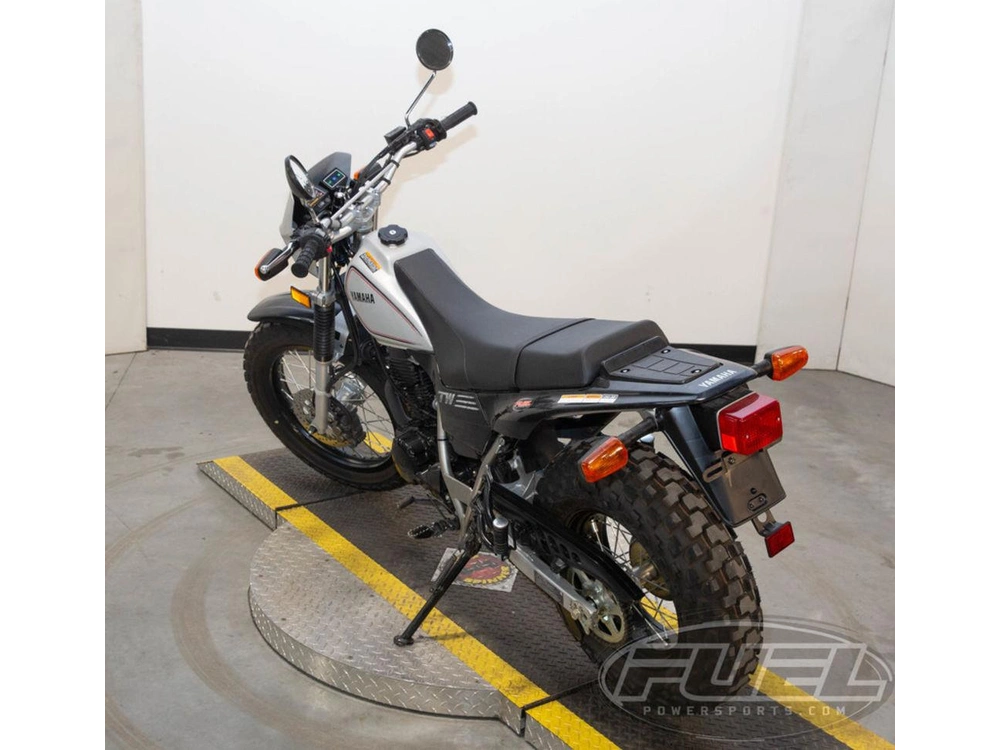 2025 Yamaha Tw200 alt