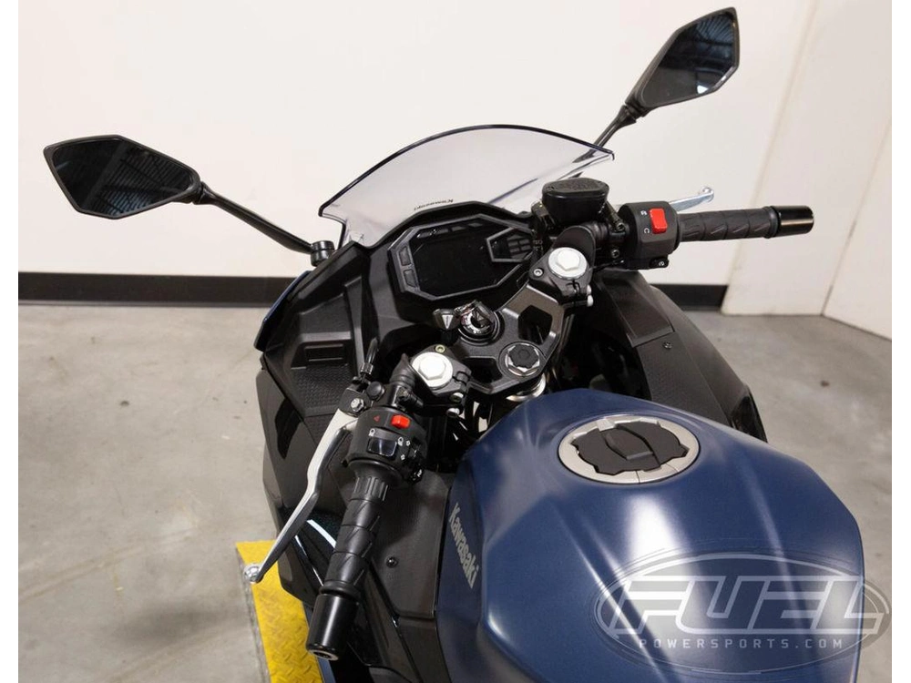 2026 Kawasaki Ninja® 500 Abs Metallic Matte Twilight Blue alt