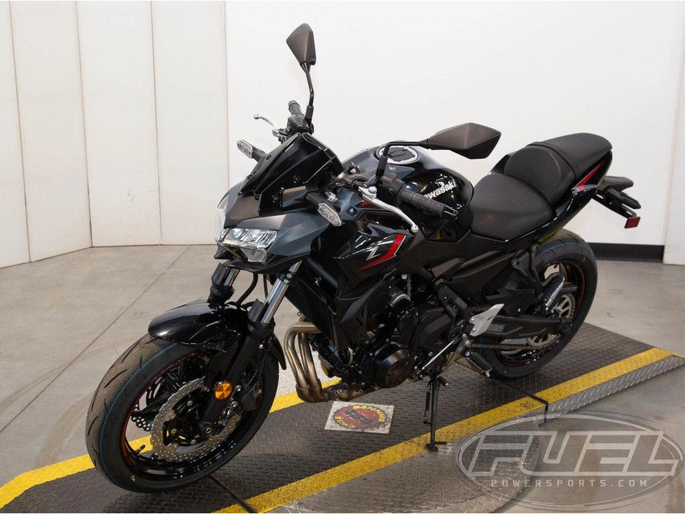 2025 Kawasaki Z650 alt