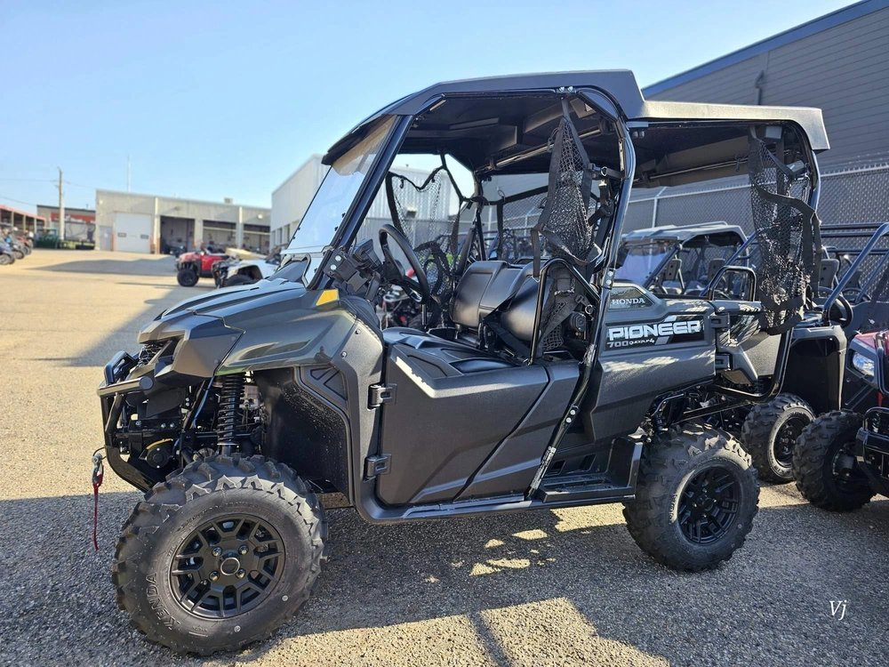 2026 Honda Pioneer 700-4 Deluxe alt