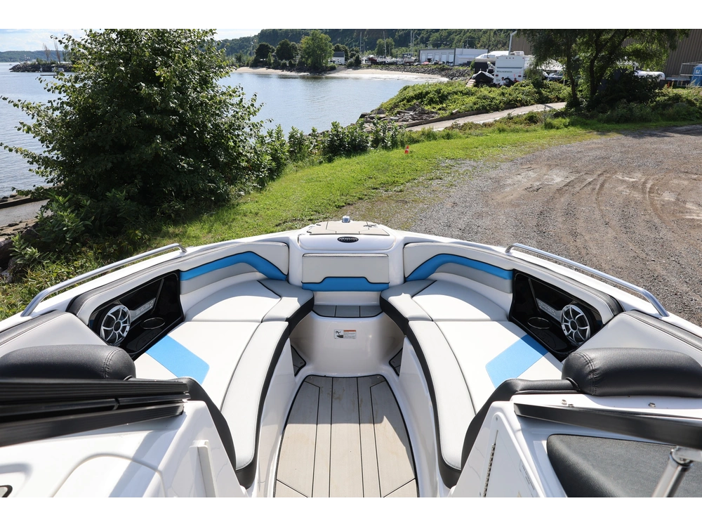 2020 Yamaha 242x alt