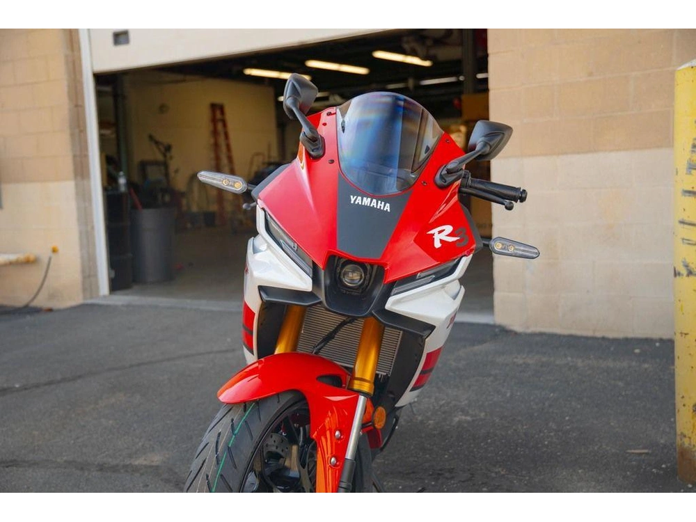 2026 Yamaha Yzf-r3 70th Anniversary Edition alt