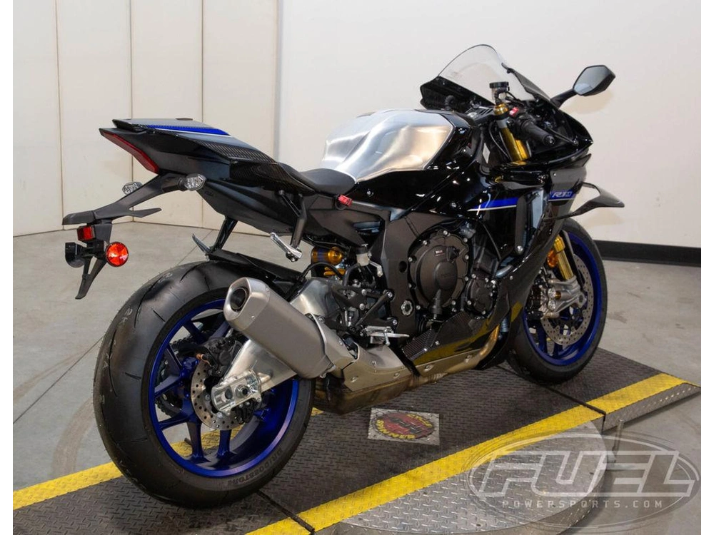 2026 Yamaha Yzf-r1m alt