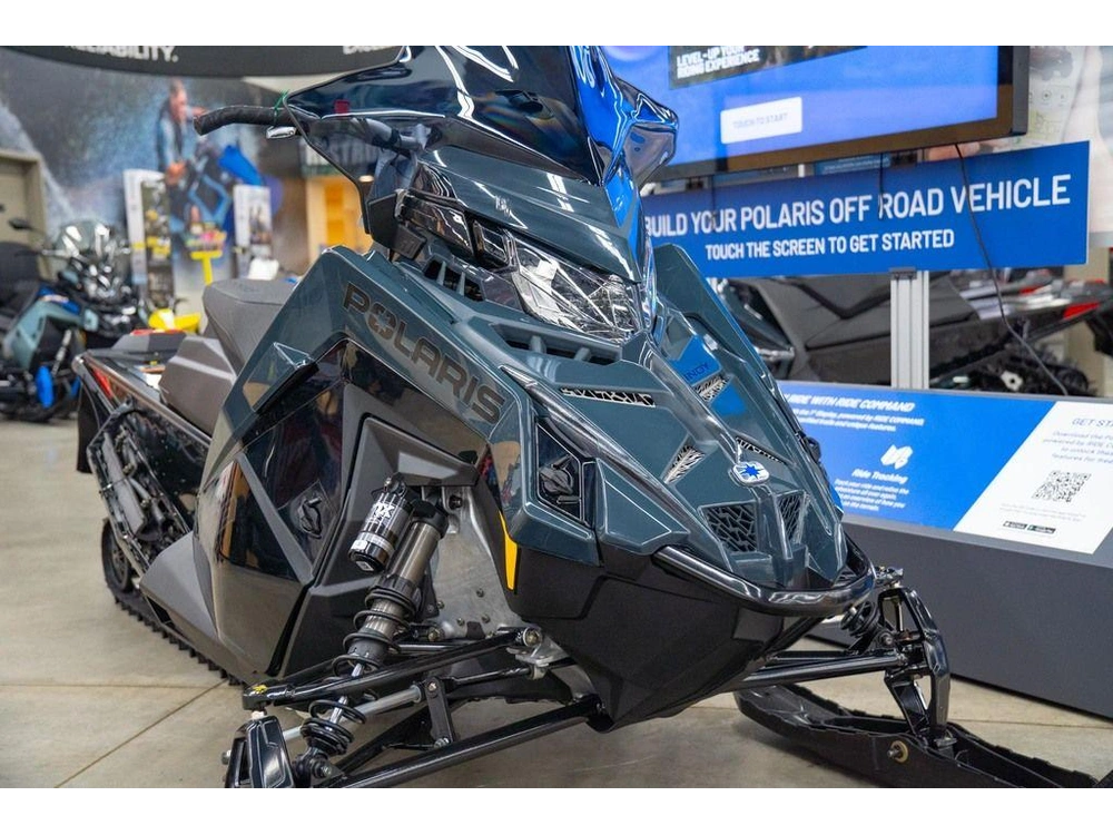 2026 Polaris 650 Indy Xc 137 Gloss Black / Blue Dusk alt