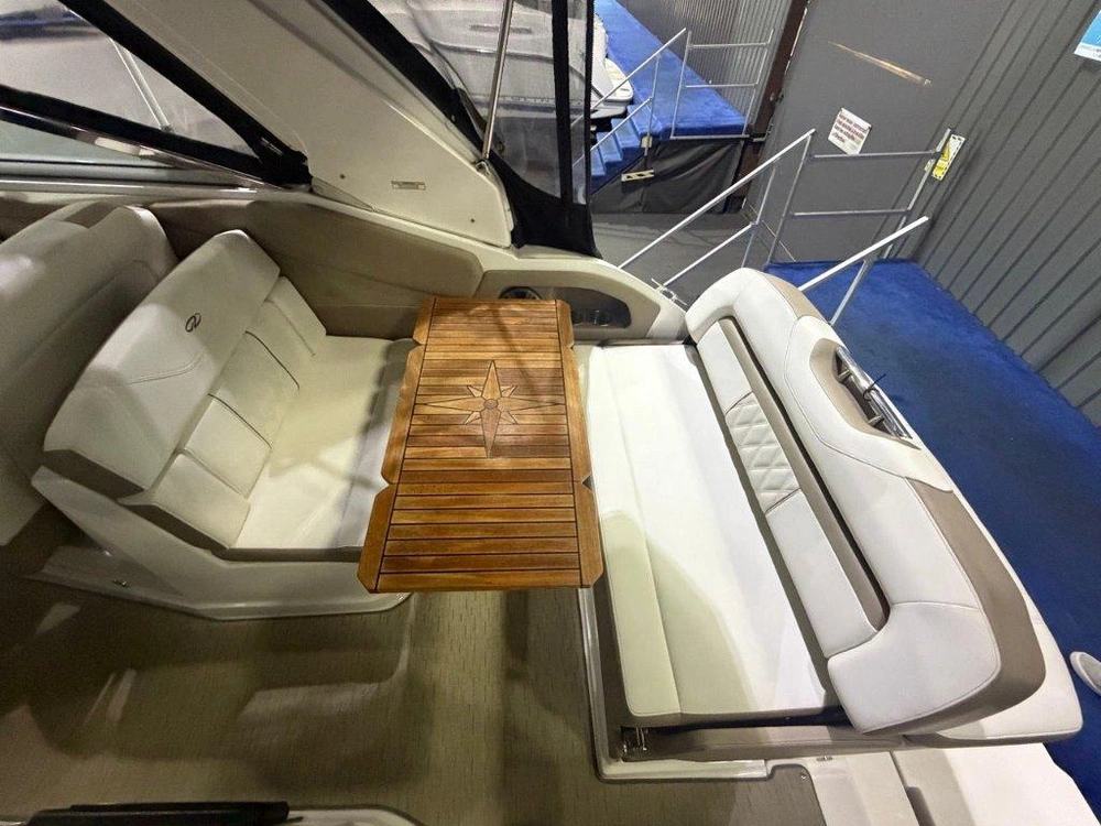 Regal 28 Express 2018 alt