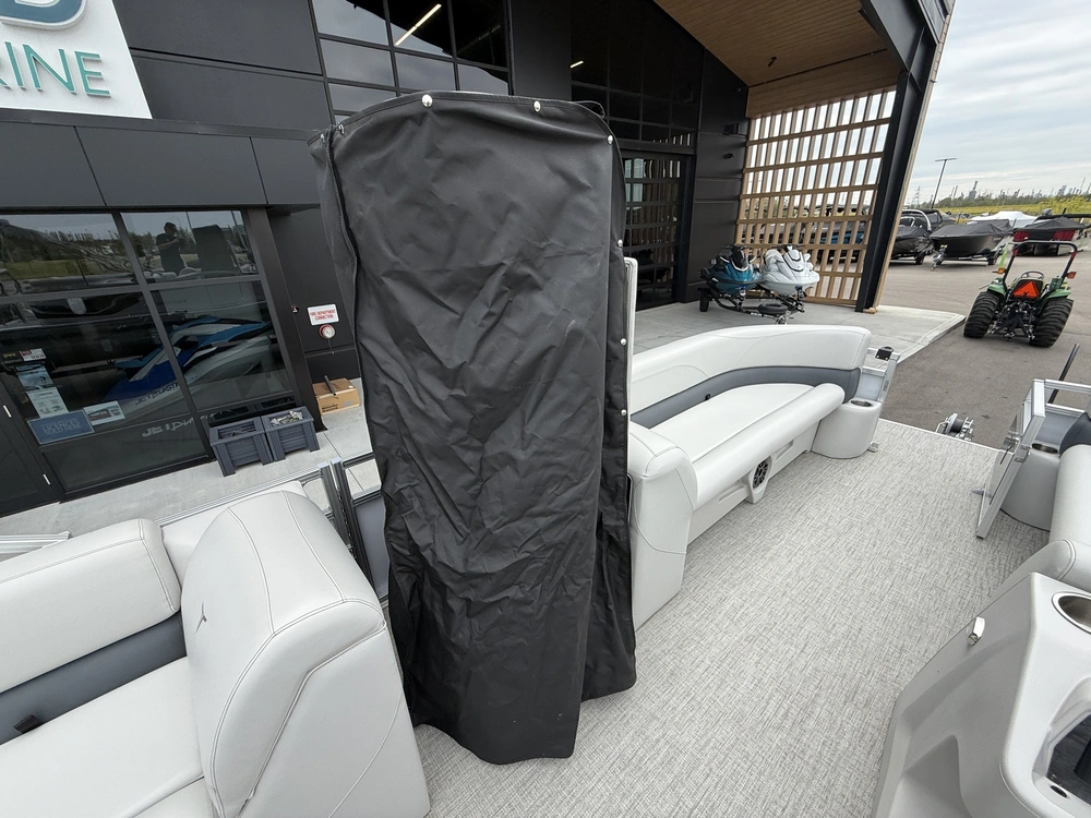 2025 Tahoe 2380ql alt