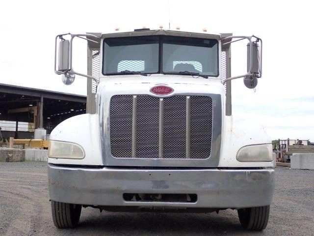 Peterbilt 325 2009