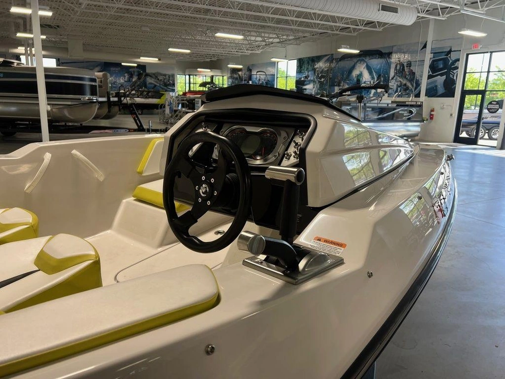 2016 Scarab 165 alt
