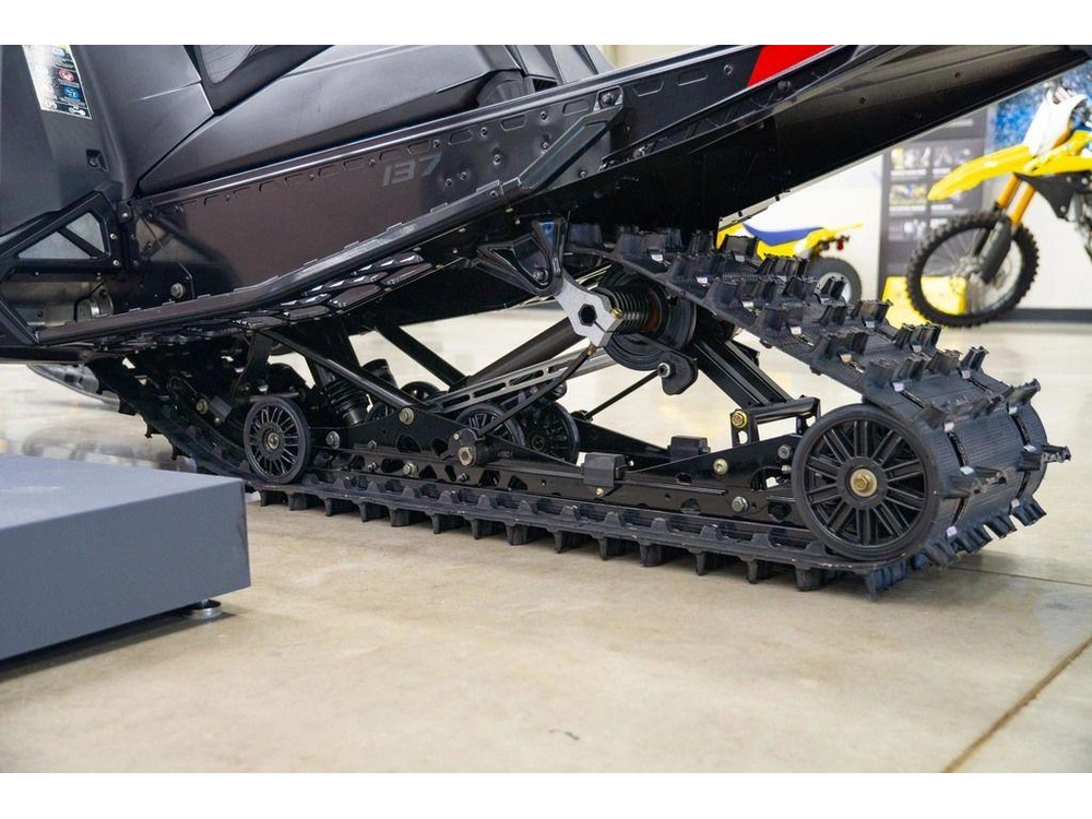 2026 Polaris 650 Indy Xc 137 Gloss Black / Blue Dusk alt