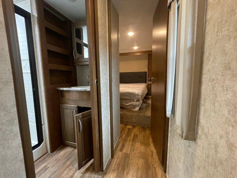 2017 Forest River Wildcat 29rlx alt