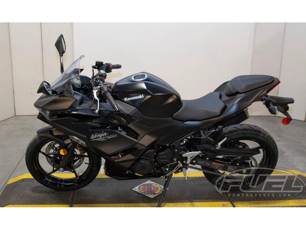 2026 Kawasaki Ninja® 500 Abs Metallic Flat Spark Black alt
