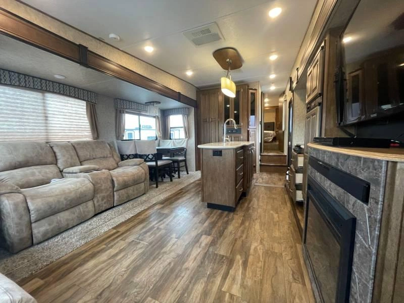 2017 Forest River Wildcat 29rlx alt