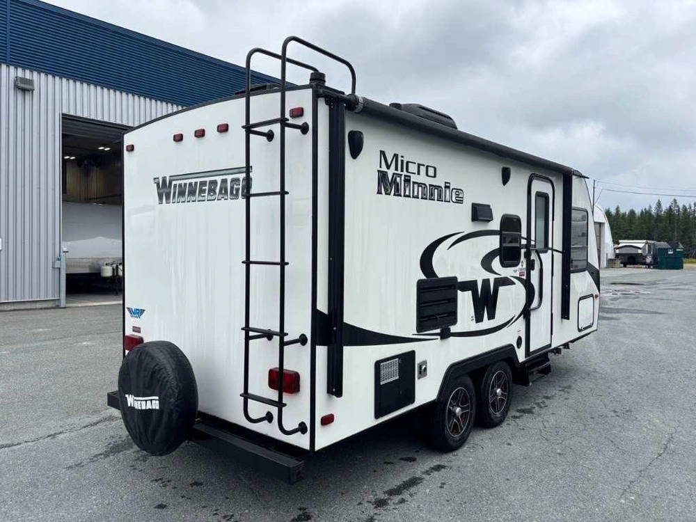 Winnebago Micro Minnie 2106fbs 2017 alt