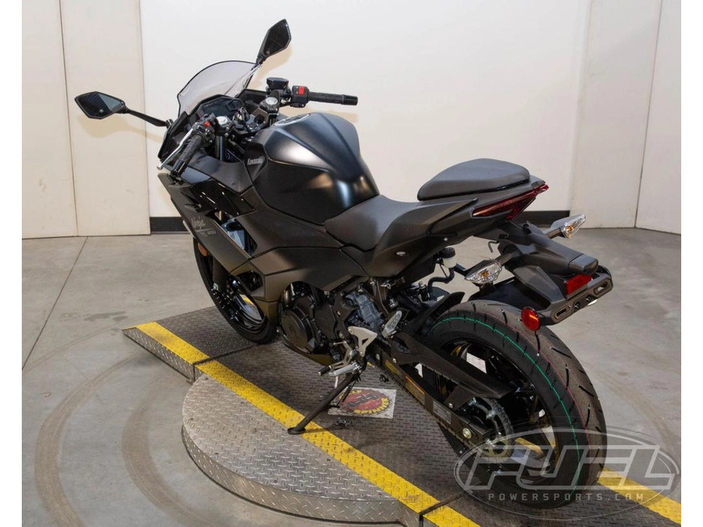 2026 Kawasaki Ninja® 500 Abs Metallic Flat Spark Black alt