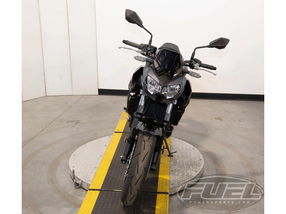 2025 Kawasaki Z650 alt