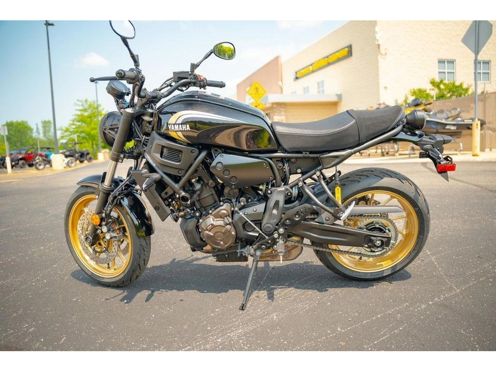 2026 Yamaha Xsr700 alt