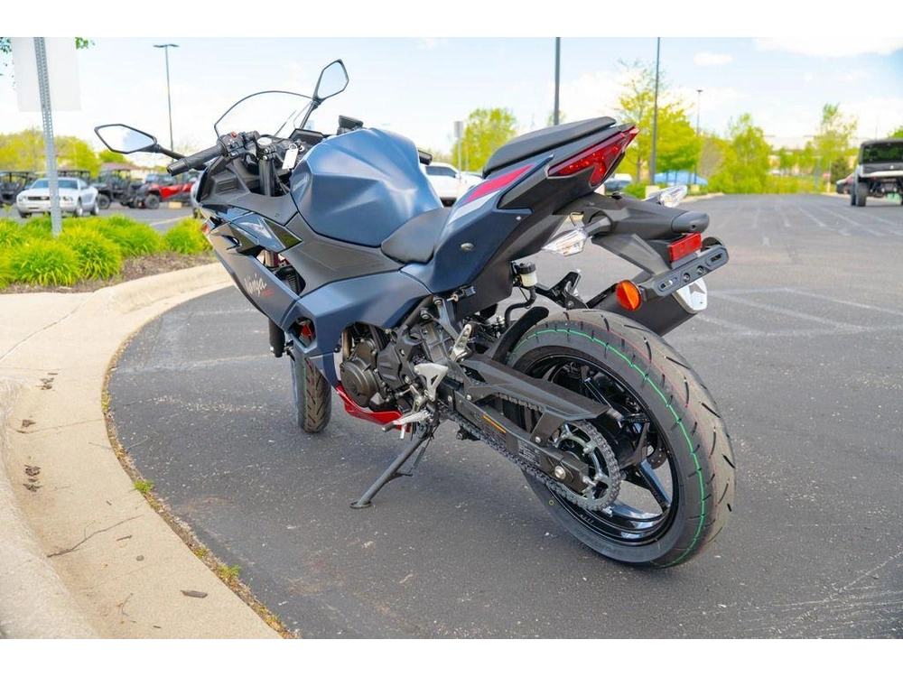 2026 Kawasaki Ninja® 500 Abs Metallic Matte Twilight Blue alt