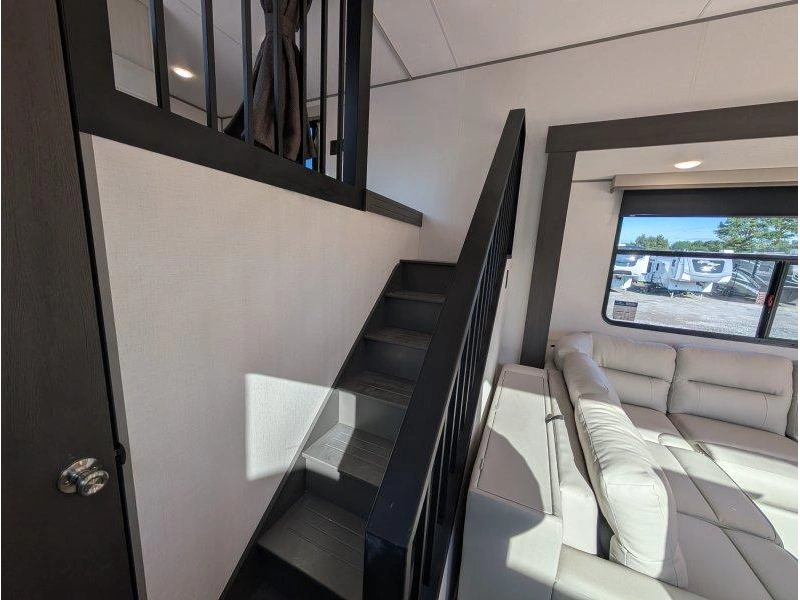 Coachmen Catalina 42condo 2027 alt