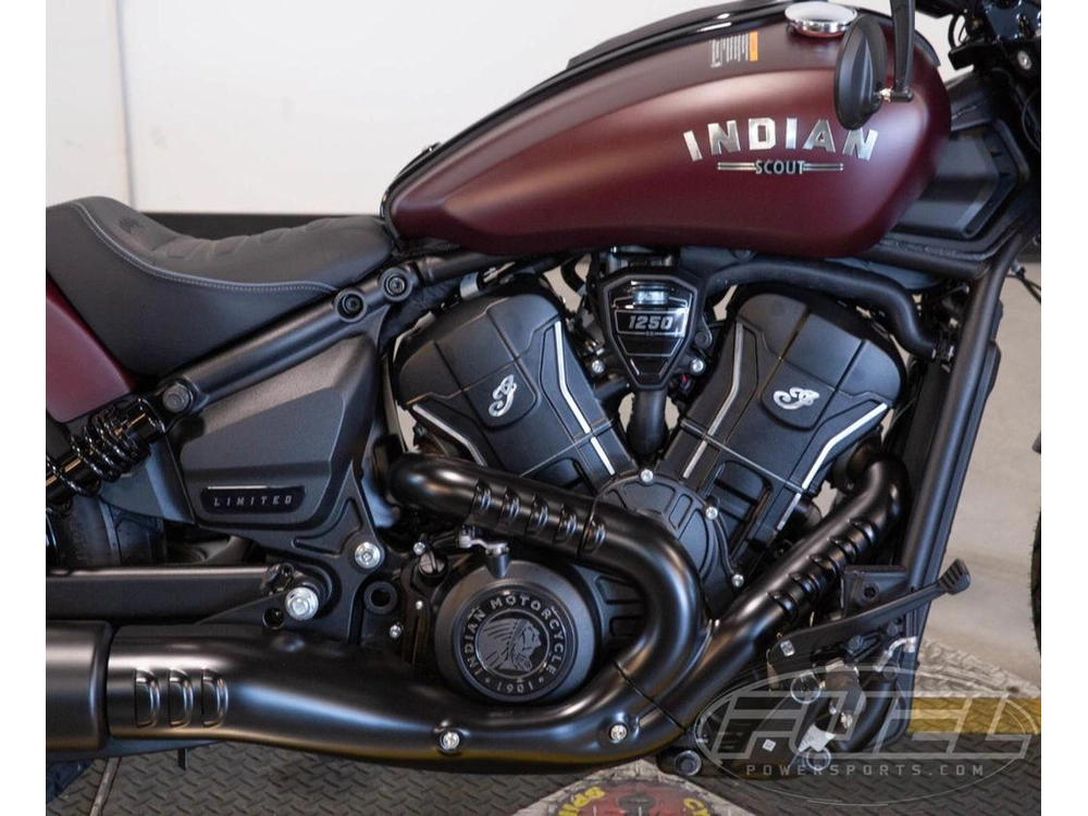 2026 Indian Motorcycle Scout® Bobber Limited +tech Maroon Metallic Smoke alt