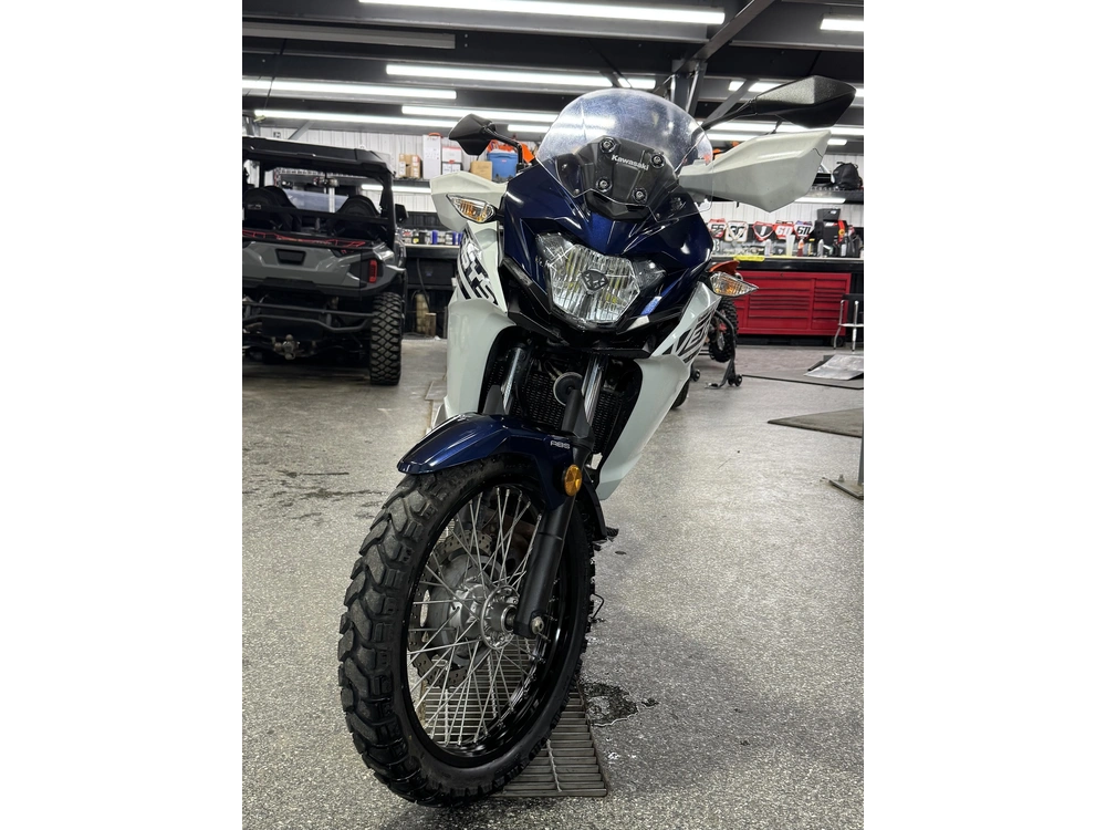 2022 Kawasaki Versys 300 alt