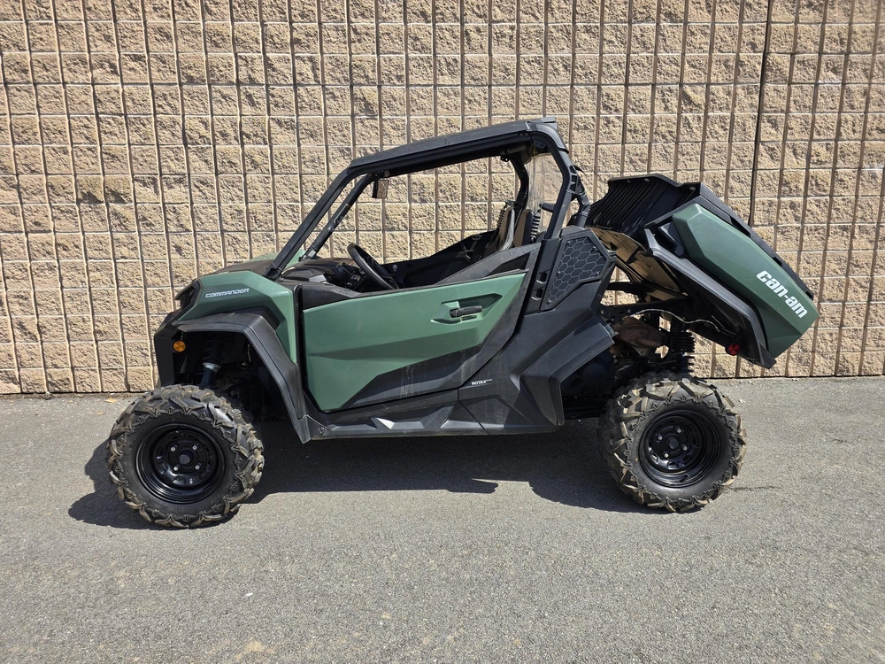 2024 Brp Commander Dps 700 alt