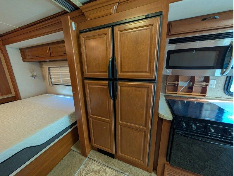 Fleetwood Bounder 33u 2011 alt