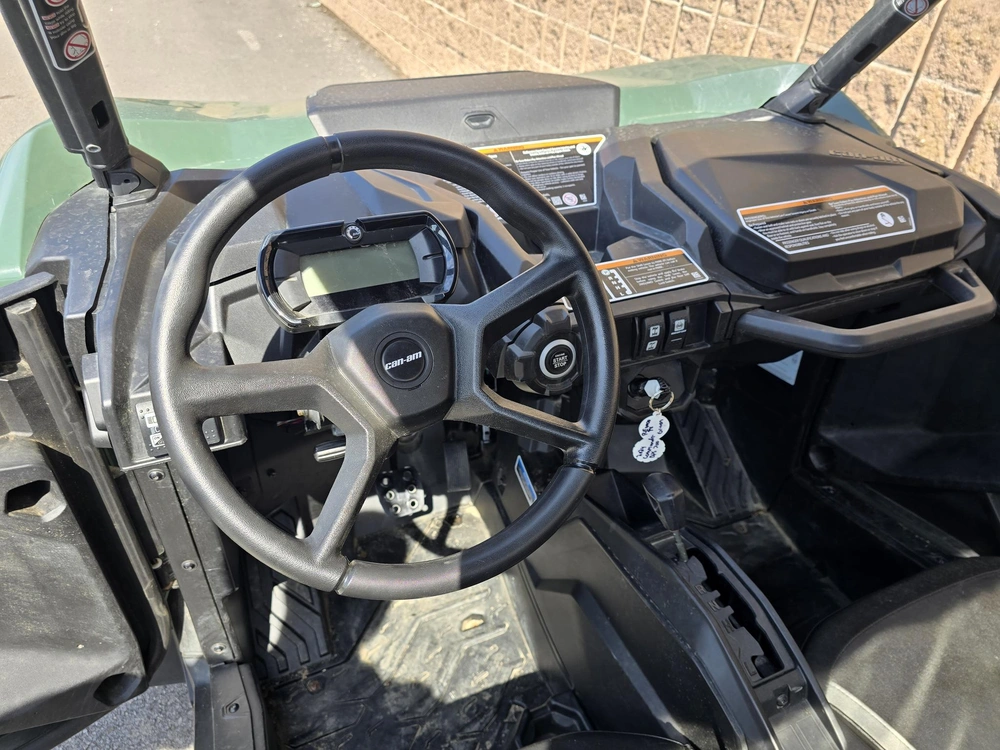2024 Brp Commander Dps 700 alt