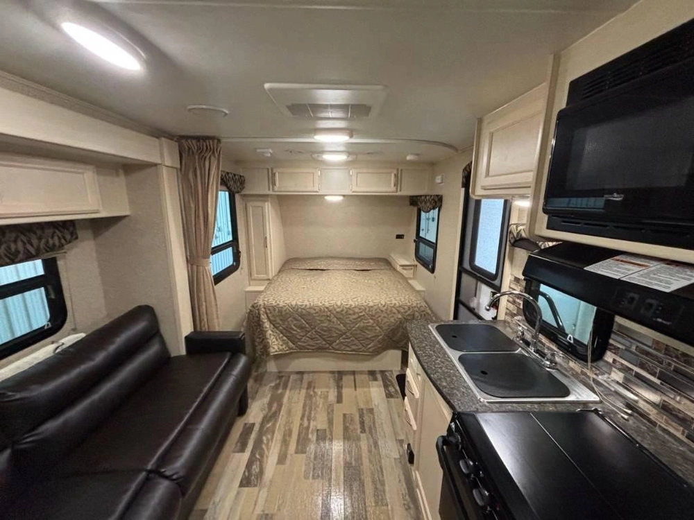 Winnebago Micro Minnie 2106fbs 2017 alt