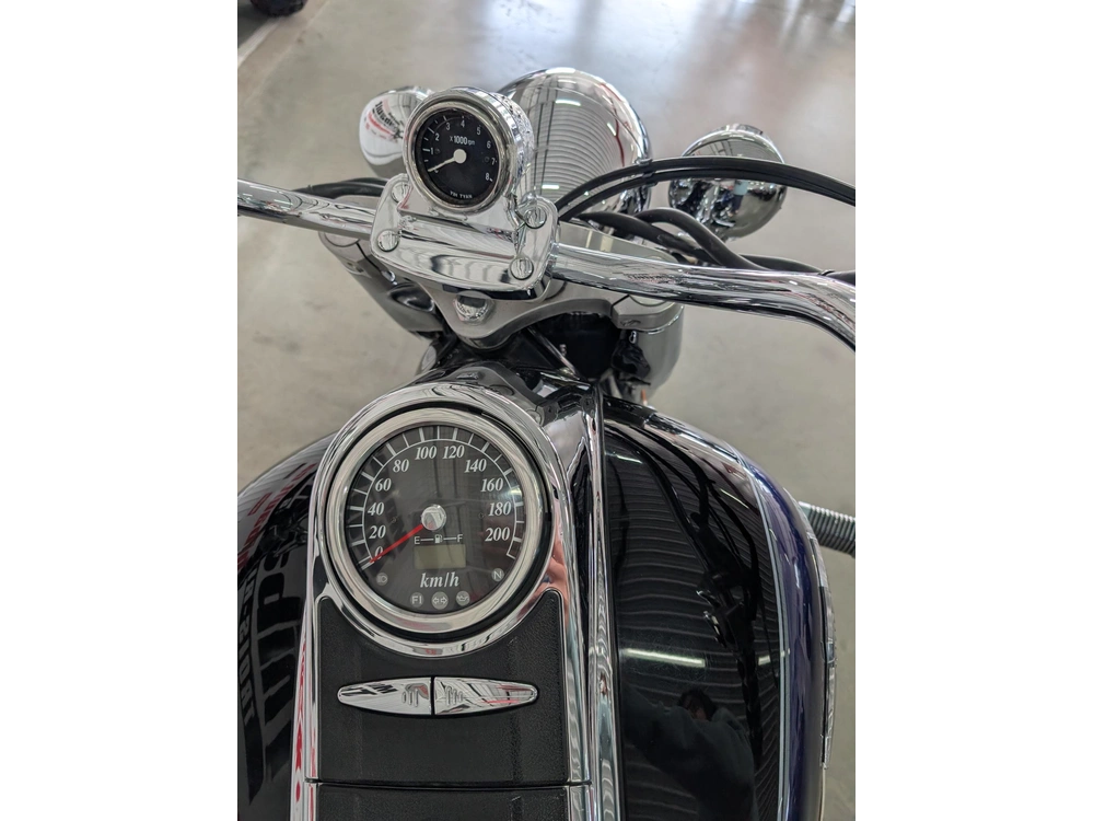Suzuki Boulevard C90 2005 alt