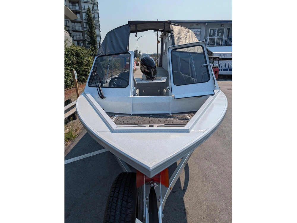 2027 Kingfisher 1825 Falcon alt